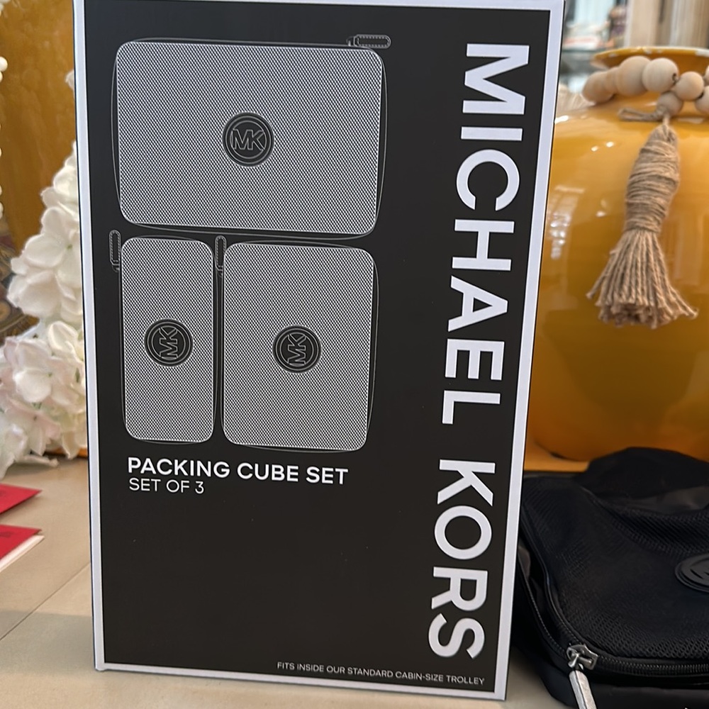 Michael Kors Cube Set Cases - Picture 8 of 8